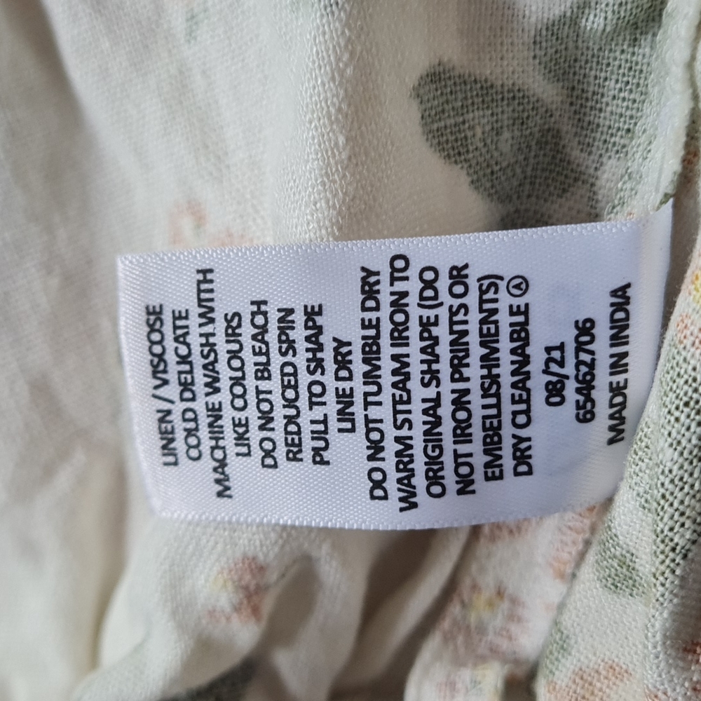 BNWT Linen blend pull on shorts from Lily loves in size 10. - Picture 3 of 3